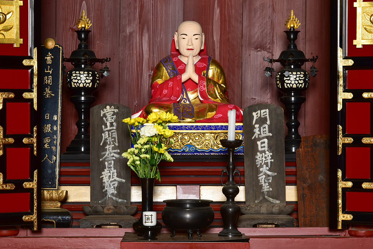 日弁聖人御尊像